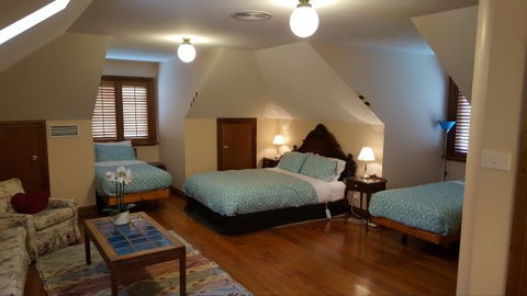 Cascades Manor - New Castle Holiday 6