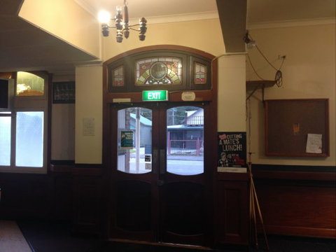 Cecil Hotel Zeehan - New Castle Holiday 3