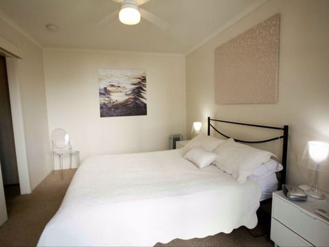 Ovens CBD Apartment 3 - New Castle Holiday 1