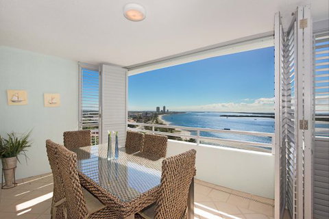 The Grand Apartments - New Castle Holiday 6