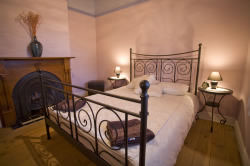 Florennes Heritage Cottage - New Castle Holiday 5