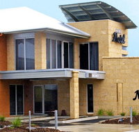 Strath Motel - New Castle Holiday