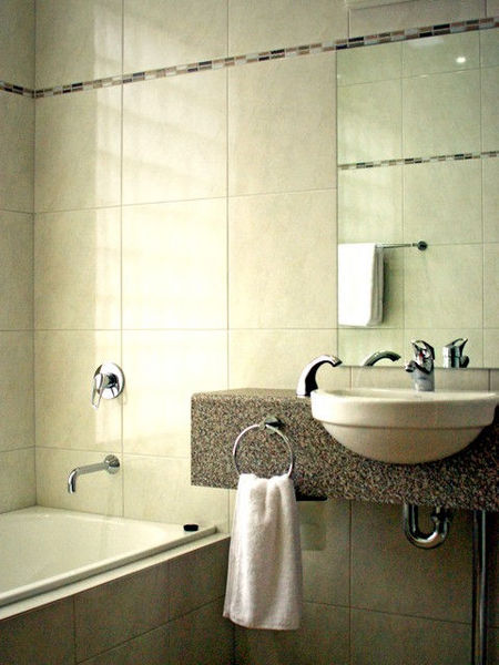 Strath Motel - New Castle Holiday 2