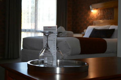 Advance Motel - New Castle Holiday 1