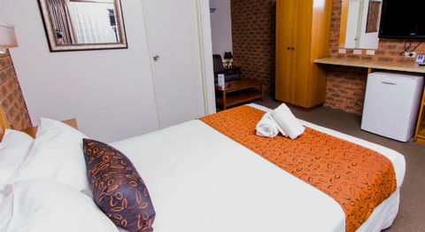 Advance Motel - New Castle Holiday 2