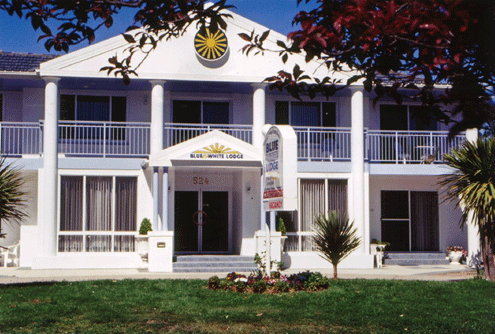 Blue & White Lodge - New Castle Holiday 2