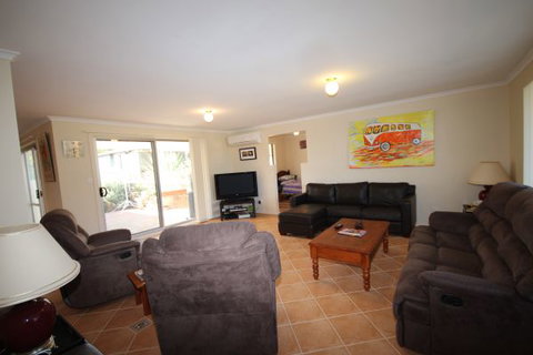 LJ Hooker Goolwa Holiday Rentals - 12 Willmett Road, Goolwa Beach - New Castle Holiday 0