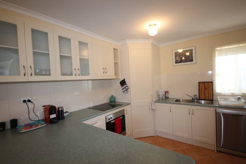 LJ Hooker Goolwa Holiday Rentals - 12 Willmett Road, Goolwa Beach - New Castle Holiday 1