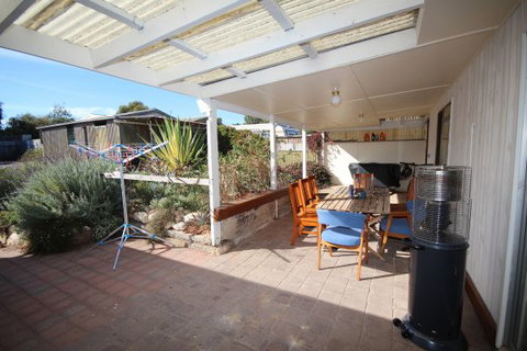 LJ Hooker Goolwa Holiday Rentals - 12 Willmett Road, Goolwa Beach - New Castle Holiday 3