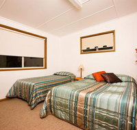 Somerset Apartments - New Castle Holiday