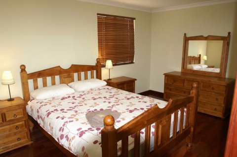 Four Elements Farmstay - New Castle Holiday 0