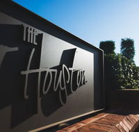 The Houston Wagga - New Castle Holiday