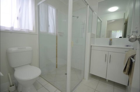 Barney Beach Accommodation - New Castle Holiday 7