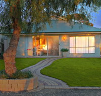 17 QED Lakehouse - New Castle Holiday