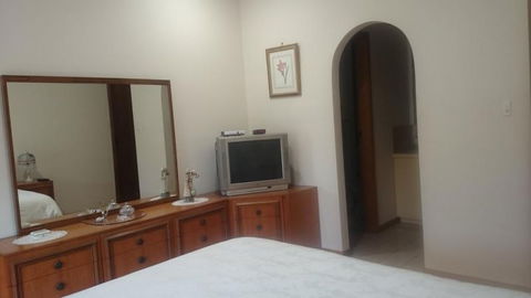 Gaerwood Bed Breakfast - New Castle Holiday 5
