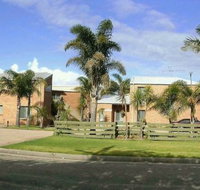 Fronds Holiday Apartments - New Castle Holiday