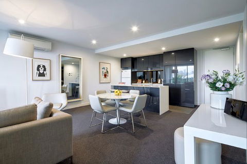 381 Cremorne - New Castle Holiday 1