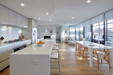 381 Cremorne - New Castle Holiday 3