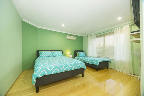 Alpha Homestay - New Castle Holiday 0