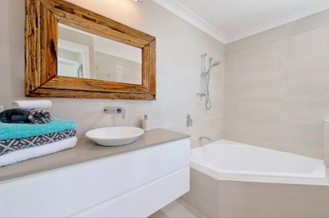 Apricari - New Castle Holiday 8