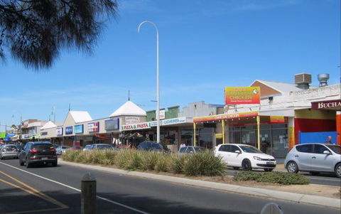 Barefoot Beach Stays - New Castle Holiday 6