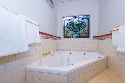 Bendigo Cottages Bed And Breakfast - New Castle Holiday 2