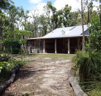 Byfield Cabins on Waterpark Creek - New Castle Holiday