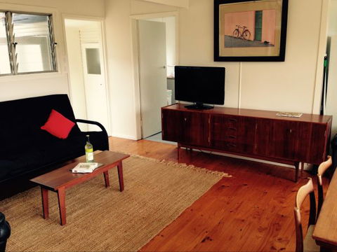 Cosy Seaside Cottage - New Castle Holiday 3