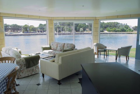 Douglas Riverside - New Castle Holiday 1