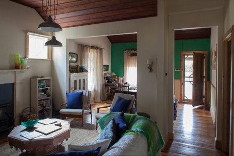 Flop House - New Castle Holiday 7