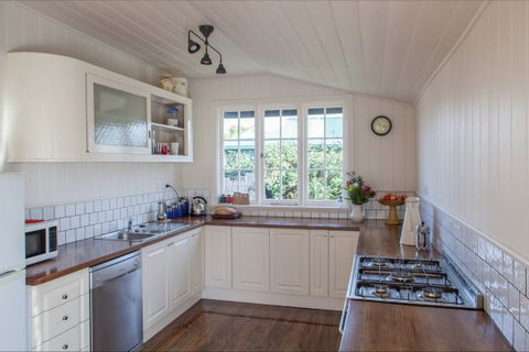 Flop House - New Castle Holiday 9