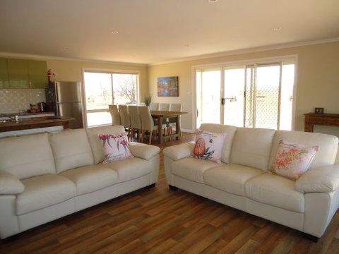 Flinders Bush Retreats - New Castle Holiday 4