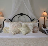 Garden Cottage B and B - New Castle Holiday