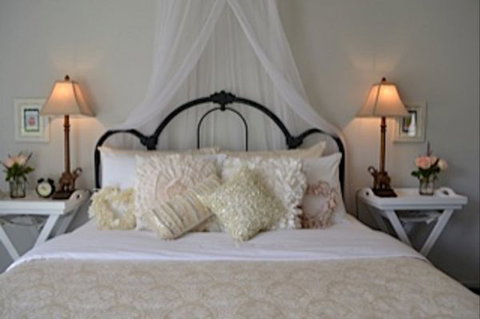 Garden Cottage B And B - New Castle Holiday 0