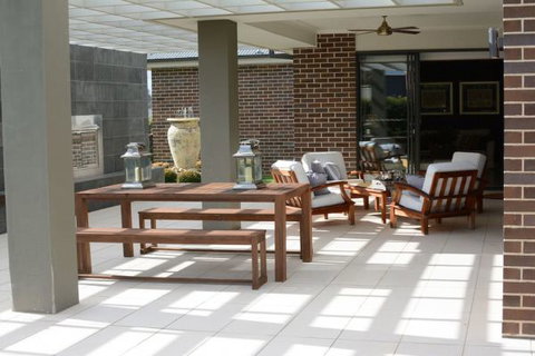 Getaway On Poplars - New Castle Holiday 3