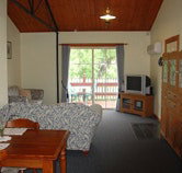 The Old Oak Bed and Breakfast - The Shearing Shed - New Castle Holiday