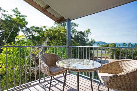 Mantra Club Croc - New Castle Holiday 7