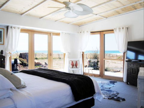 Malibu On The Beach - New Castle Holiday 7
