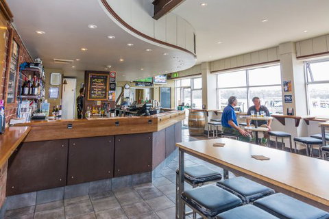 Merimbula Hotel - New Castle Holiday 1