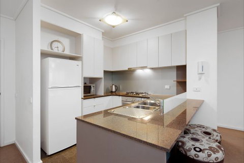 Melbourne Tower Apartment - New Castle Holiday 2
