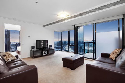 Melbourne Tower Apartment - New Castle Holiday 3