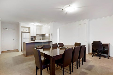 Melbourne Tower Apartment - New Castle Holiday 4