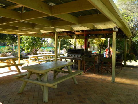 Melaleuca Grove Holiday Units & Motor Inn - New Castle Holiday 4