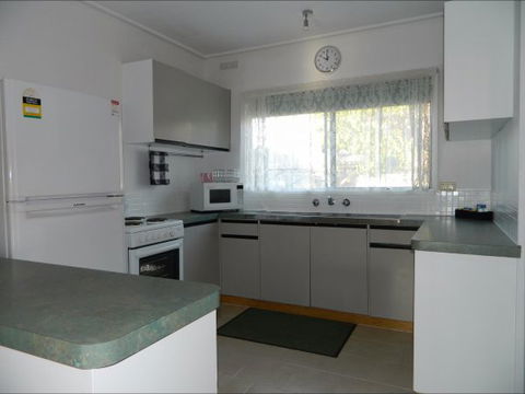 Melaleuca Grove Holiday Units & Motor Inn - New Castle Holiday 6