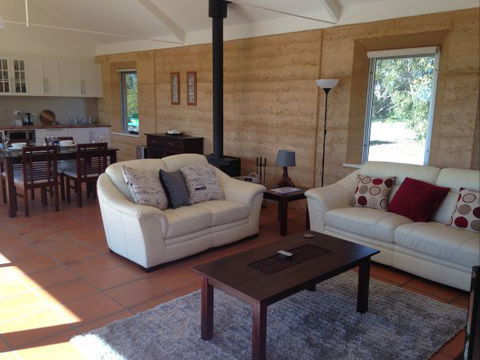 Muntiri Lodge Eco Retreat - New Castle Holiday 2