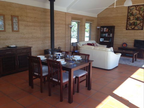 Muntiri Lodge Eco Retreat - New Castle Holiday 3