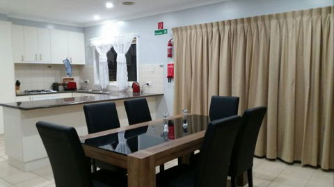 Numurkah Apartments - The Miekleljohn - New Castle Holiday 1