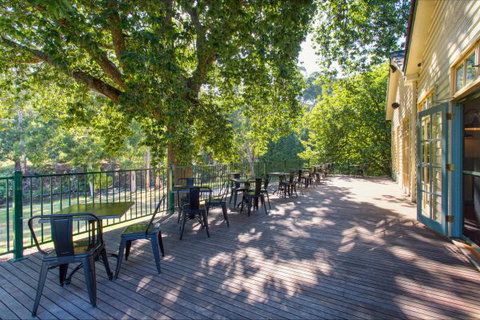 Oscar's On The Yarra - New Castle Holiday 1