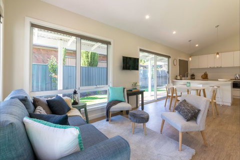 Our Place At Bright - New Castle Holiday 4