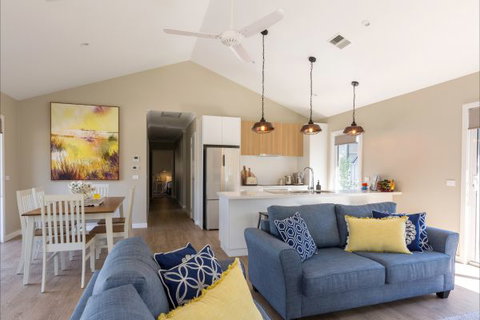 Our Place At Bright - New Castle Holiday 5